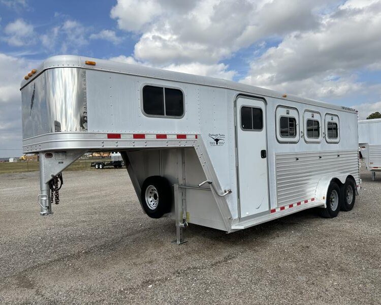 2000 Featherlite 3H GN with Dressing Room Horse Trailer