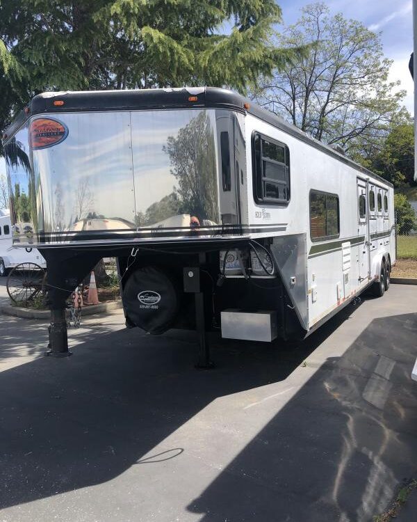 2003 Sundowner Trailers LQ 4H 8010 SIERRA Horse Trailer