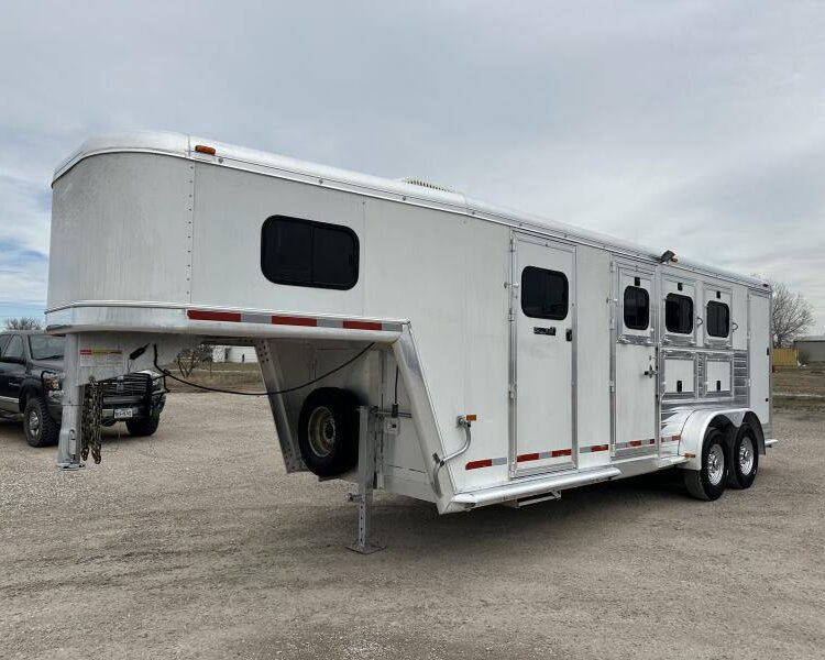 2004 Hart Trailers 3H GN Weekender Horse Trailer