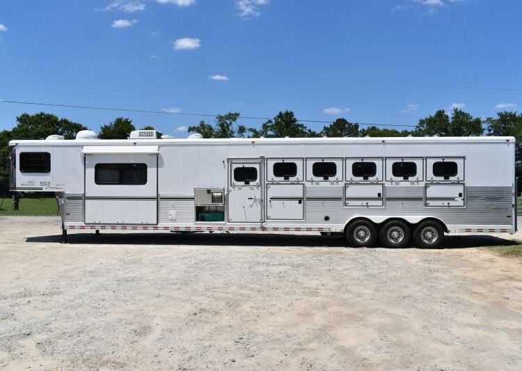 2005 Sundowner Sunlite  6LQ Horse Trailer with 11' Short Wall 725 Grand Sierra 8612GLQ MidTack