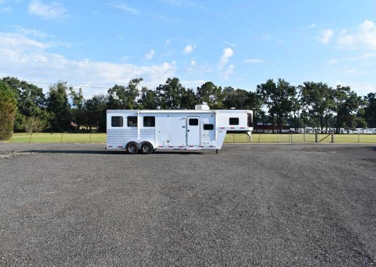 2015 Exiss 7308LQ 3 Horse Trailer with 8' Short Wall