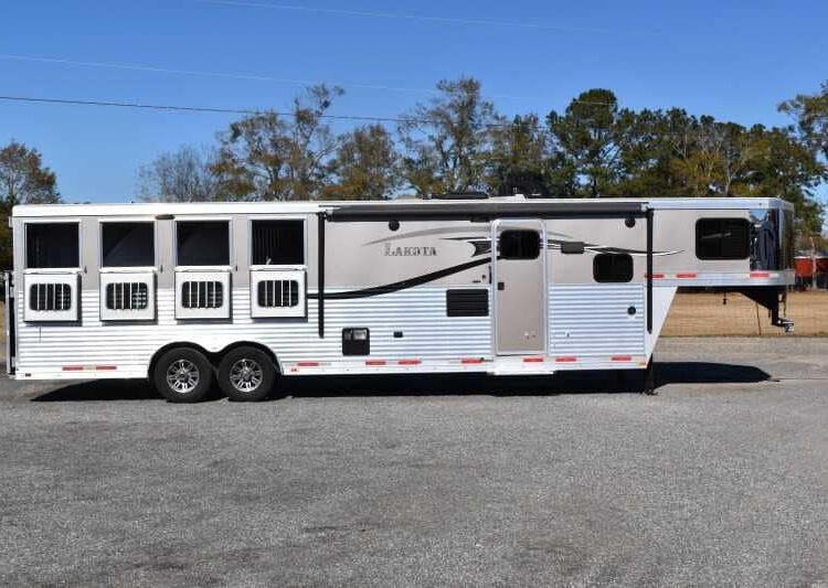 2015 Lakota 8411GLQ 4 Horse Trailer with 11' Short Wall