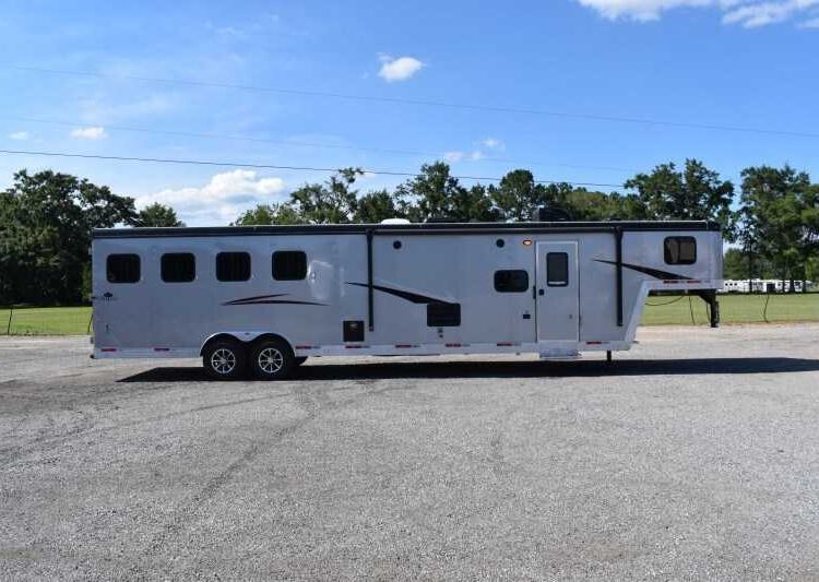 2022 Bison Desperado 8413BG 4 Horse Trailer with 13' Short Wall