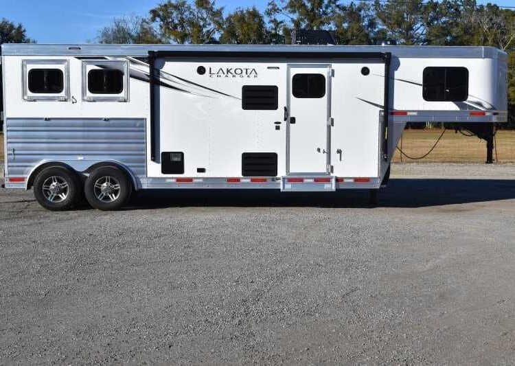 2022 Lakota Charger LQ 2 Horse Trailer with 9' Short Wall
